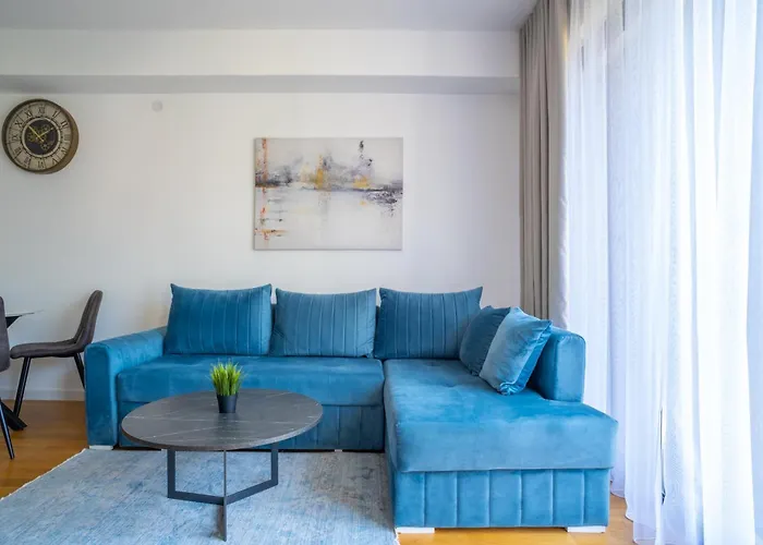 Modern One-Bedroom Apartment - 5 Min To Porto Montenegro