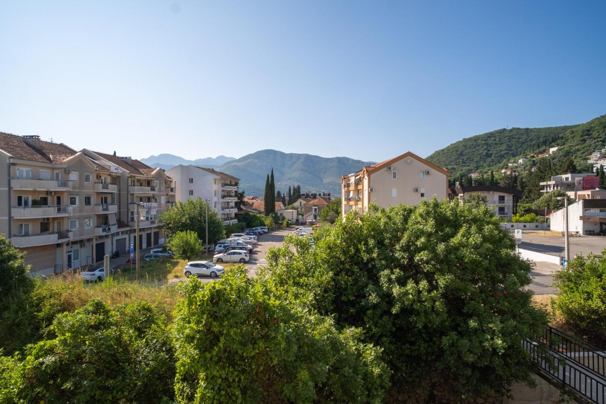 Modern One-bedroom - 5 Min To Porto Montenegro *