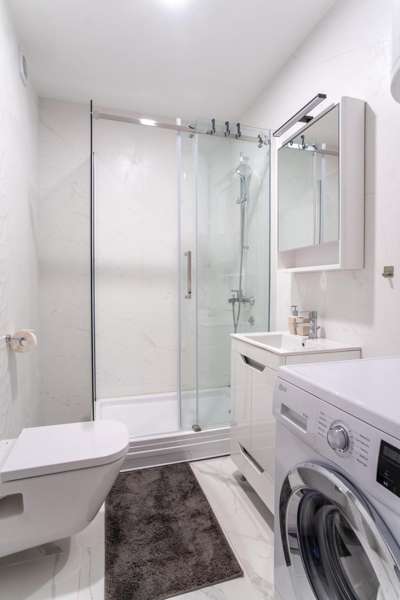 Modern One-bedroom - 5 Min To Porto Montenegro Appartement