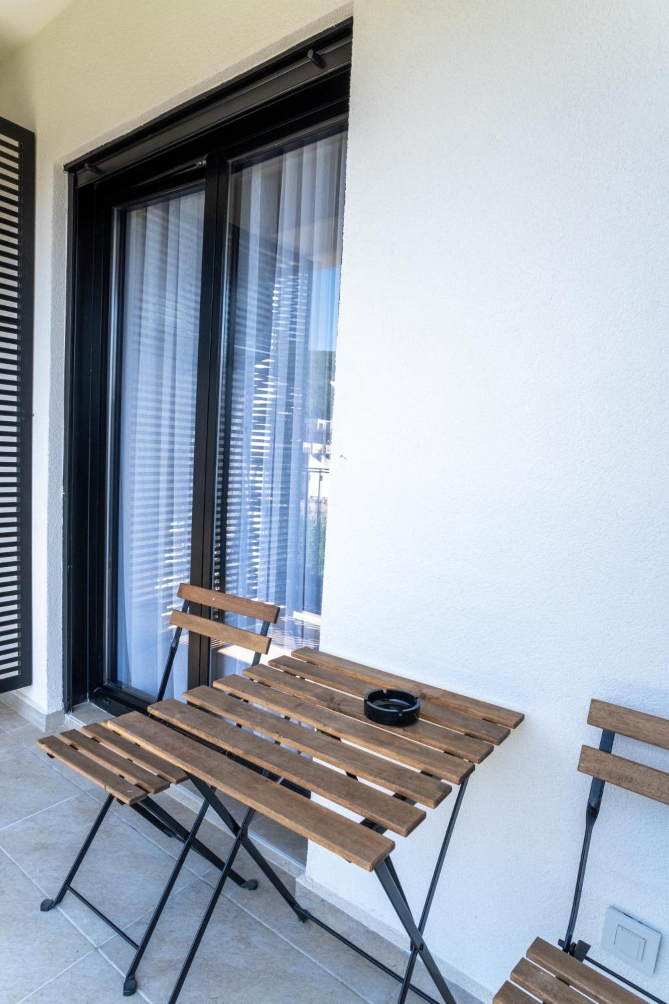 Modern One-bedroom - 5 Min To Porto Montenegro 公寓